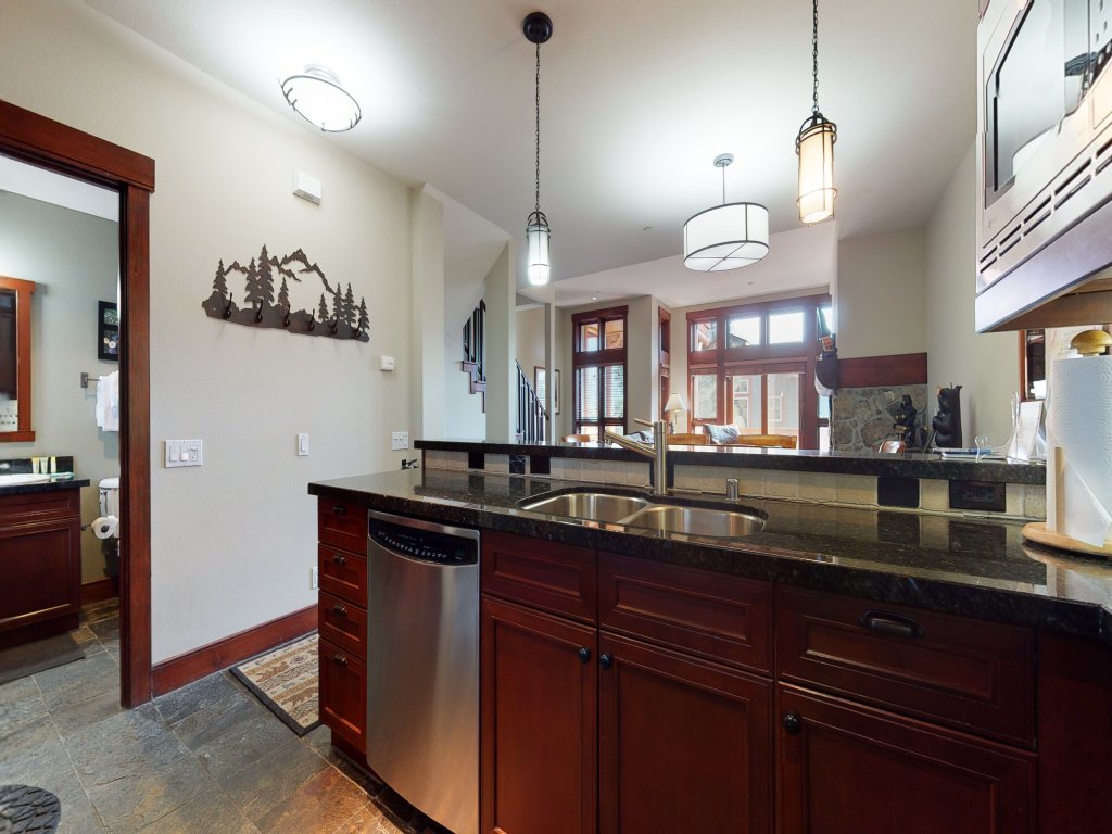 Juniper Crest 6 Luxury Home, Walk to Eagle Lodge and Gorgeous Mountain Views Vacation Rental in Mammoth Lakes - RedAwning