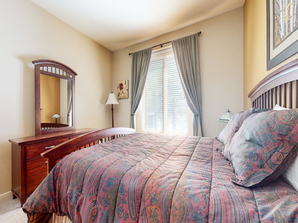 Mammoth Green 111 Cozy, Walk to Eagle Lodge, Private Washer Dryer Vacation Rental in Mammoth Lakes - RedAwning