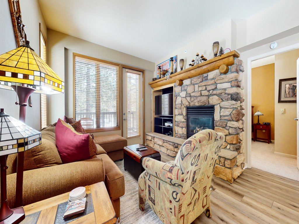 Mammoth Green 111 Cozy, Walk to Eagle Lodge, Private Washer Dryer Vacation Rental in Mammoth Lakes - RedAwning