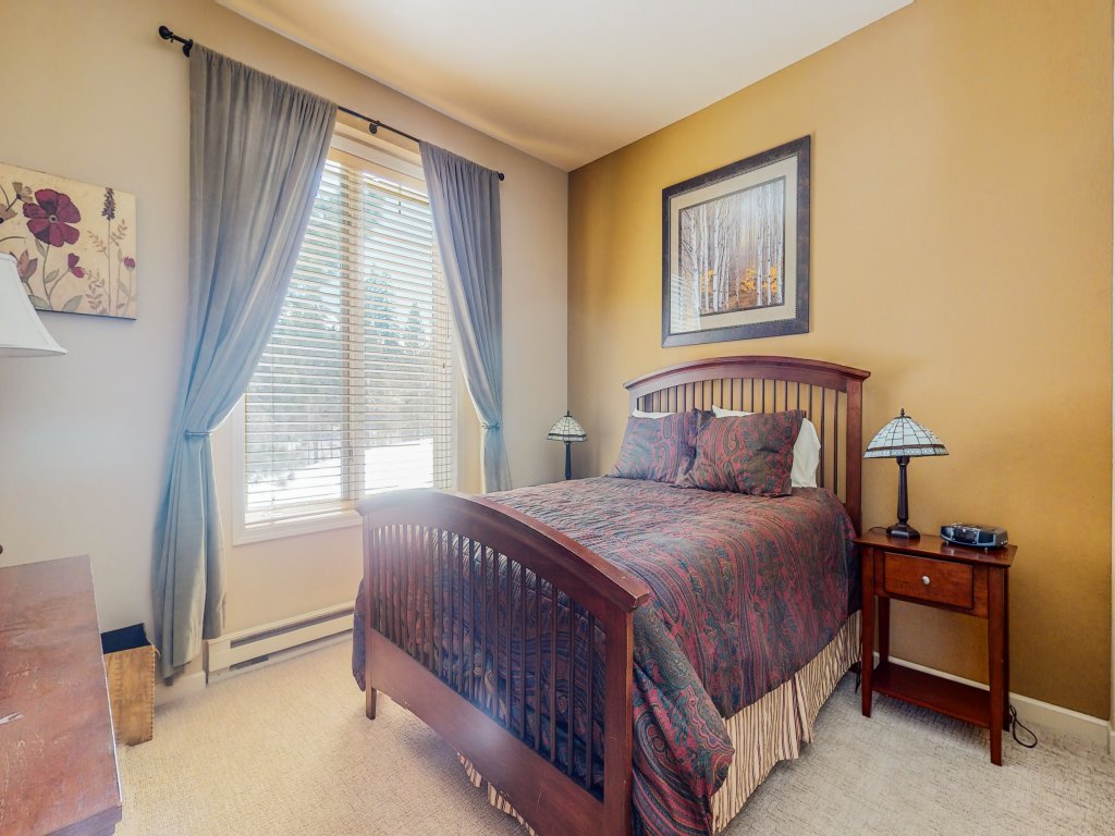 Mammoth Green 111 Cozy, Walk to Eagle Lodge, Private Washer Dryer Vacation Rental in Mammoth Lakes - RedAwning