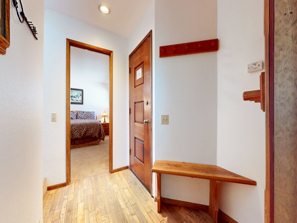 Rainbow Villas 4 Rustic and Comfortable, Walk to Canyon Lodge Vacation Rental in Mammoth Lakes - RedAwning