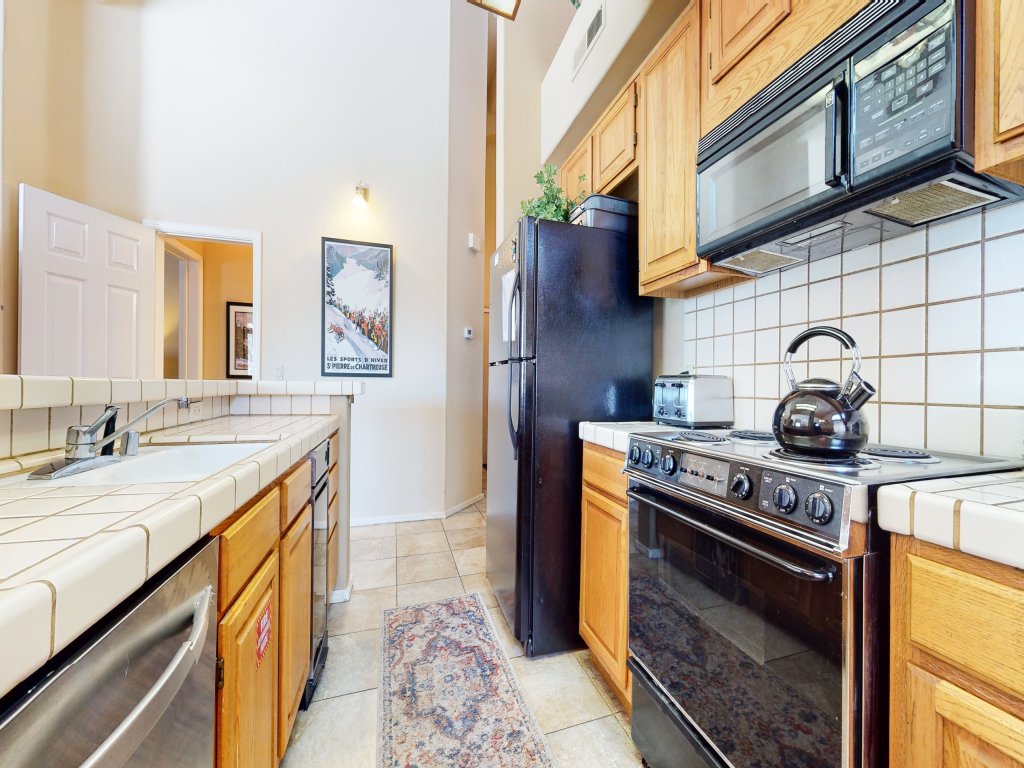 Silver Bear 39 Walk to Canyon Lodge, Washer/Dryer Vacation Rental in Mammoth Lakes - RedAwning