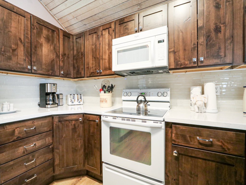 Snowcreek I 21 Cozy, Great Complex Amenities On the Snowcreek Meadow Vacation Rental in Mammoth Lakes - RedAwning