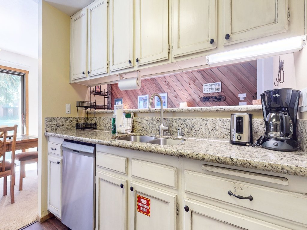 Snowcreek I 39 Pet-Friendly, Private Washer Dryer, Mountain Views Vacation Rental in Mammoth Lakes - RedAwning