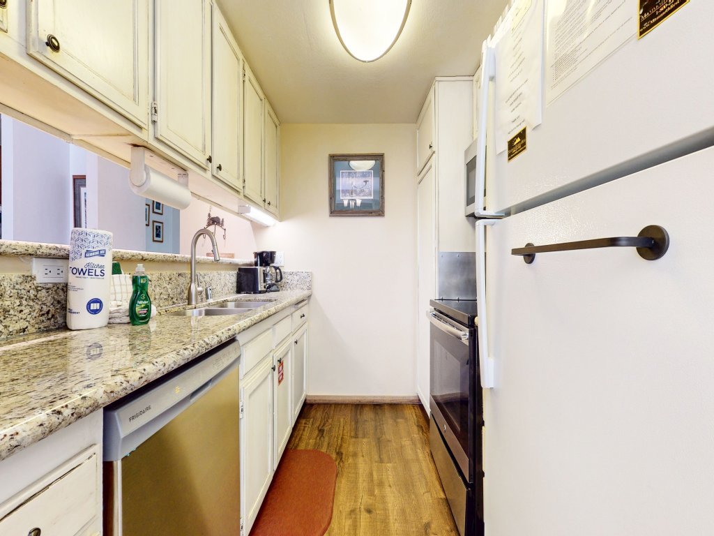 Snowcreek I 39 Pet-Friendly, Private Washer Dryer, Mountain Views Vacation Rental in Mammoth Lakes - RedAwning