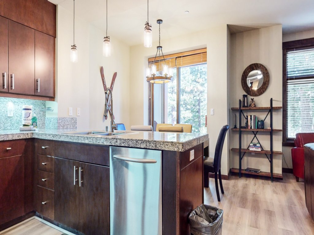 Solstice 10 Updated, Private Washer Dryer, Close to Eagle Lodge Vacation Rental in Mammoth Lakes - RedAwning