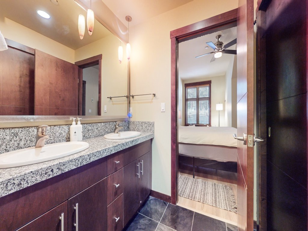 Solstice 10 Updated, Private Washer Dryer, Close to Eagle Lodge Vacation Rental in Mammoth Lakes - RedAwning