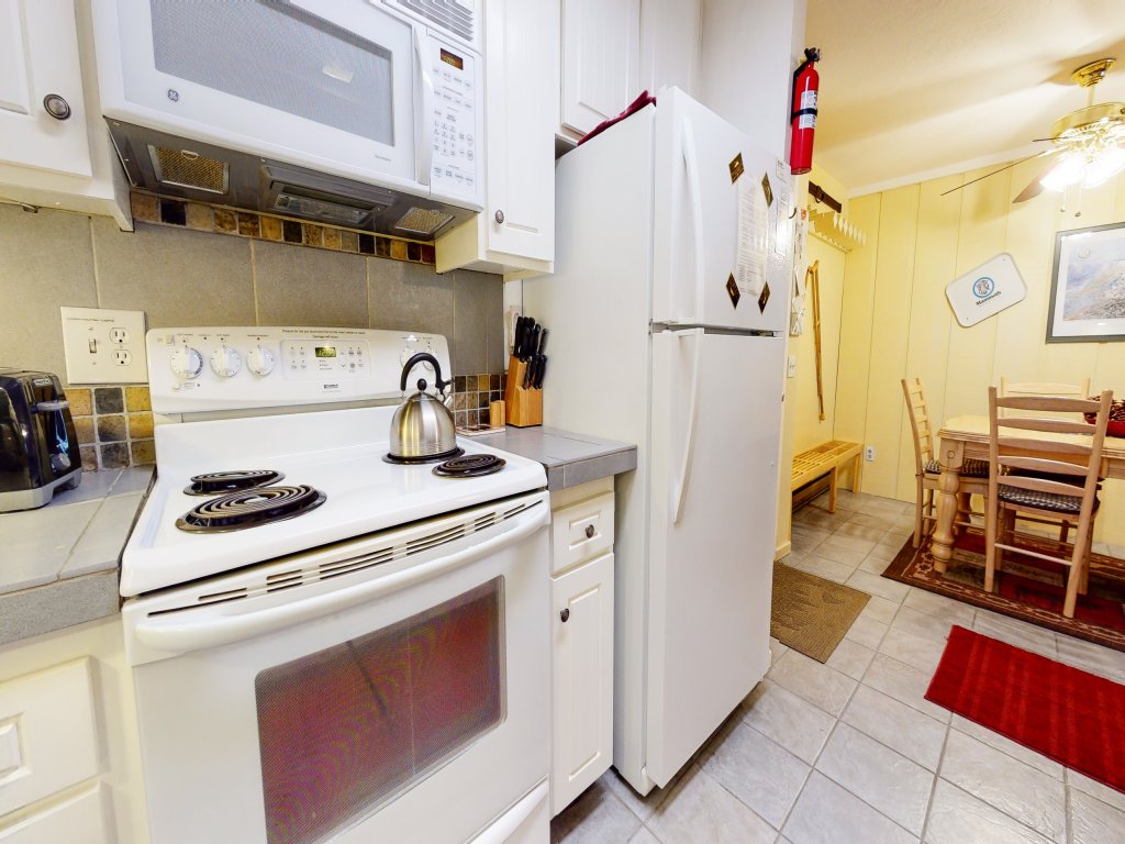 Summit 3 Cozy and Quaint, Walk to Eagle Lodge Vacation Rental in Mammoth Lakes - RedAwning
