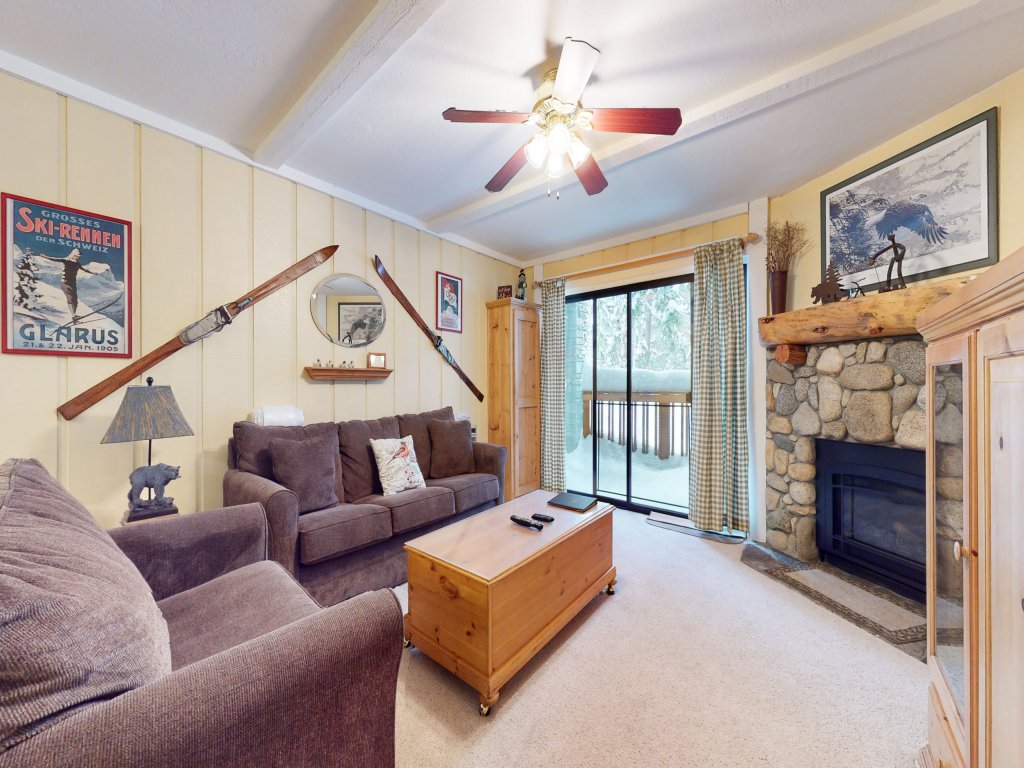Summit 3 Cozy and Quaint, Walk to Eagle Lodge Vacation Rental in Mammoth Lakes - RedAwning