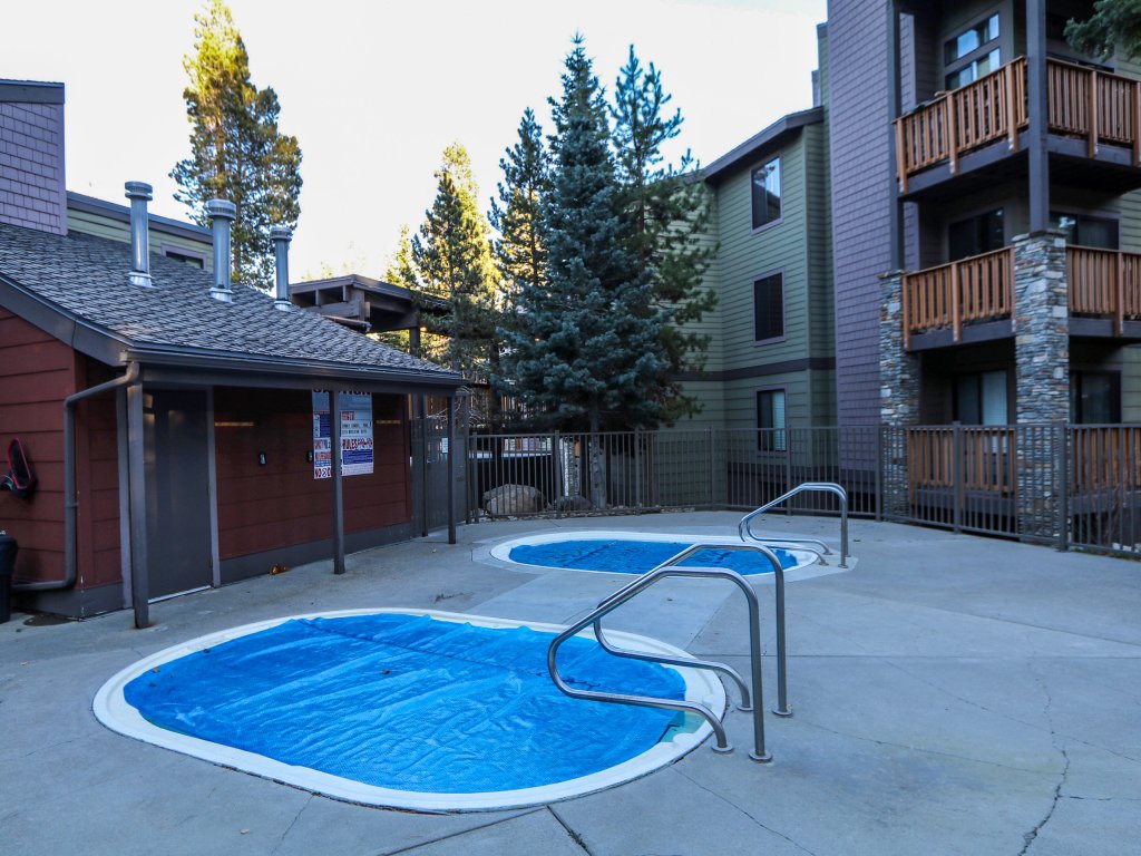 Summit 14 Rustic, On the Free Shuttle Route, Walk to Eagle Vacation Rental in Mammoth Lakes - RedAwning