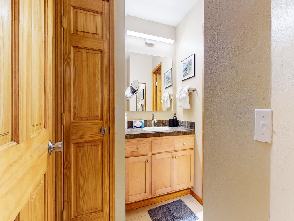 Summit 55 Updated Condo, Walk to Eagle Lodge Vacation Rental in Mammoth Lakes - RedAwning