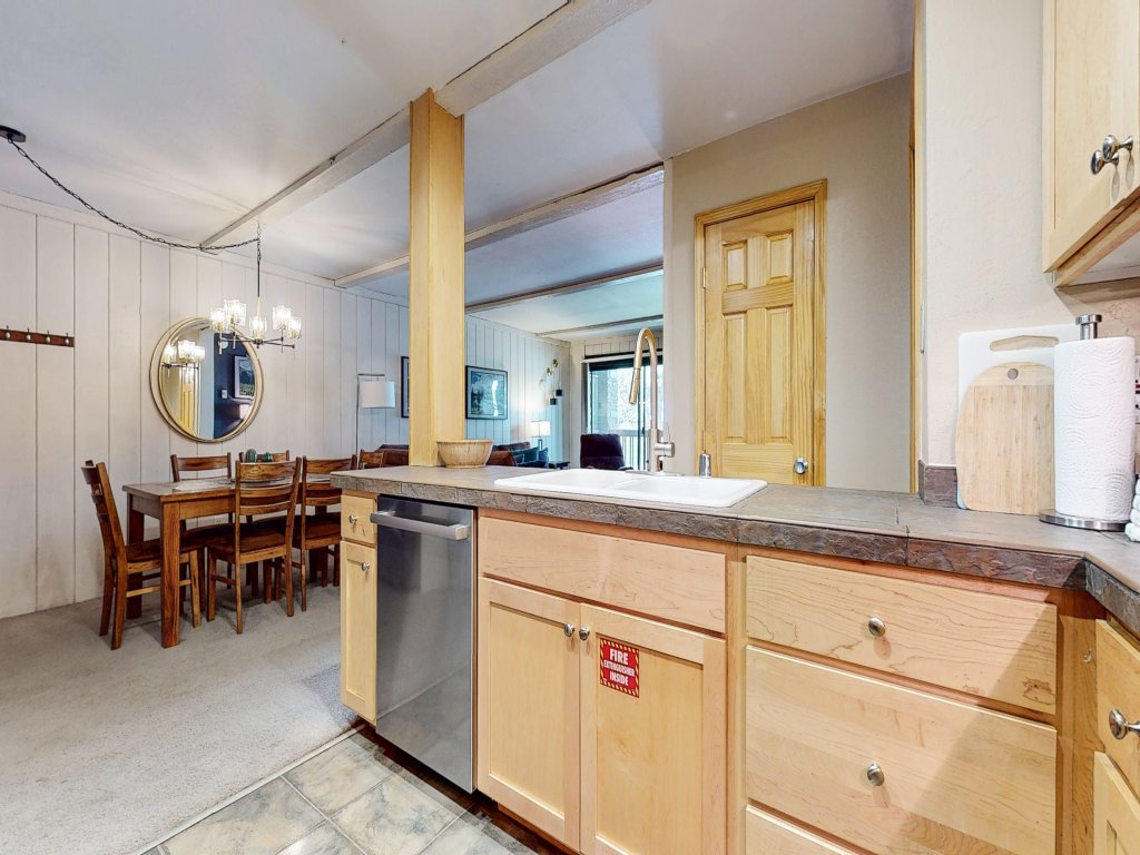 Summit 55 Updated Condo, Walk to Eagle Lodge Vacation Rental in Mammoth Lakes - RedAwning