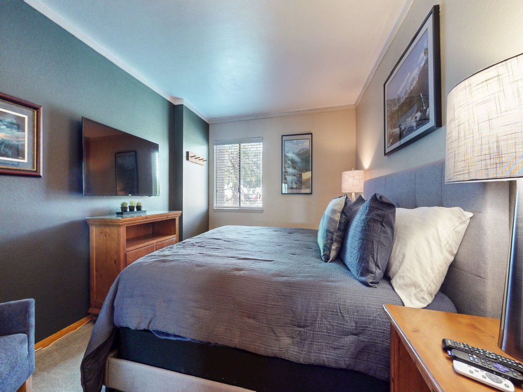 Summit 55 Updated Condo, Walk to Eagle Lodge Vacation Rental in Mammoth Lakes - RedAwning