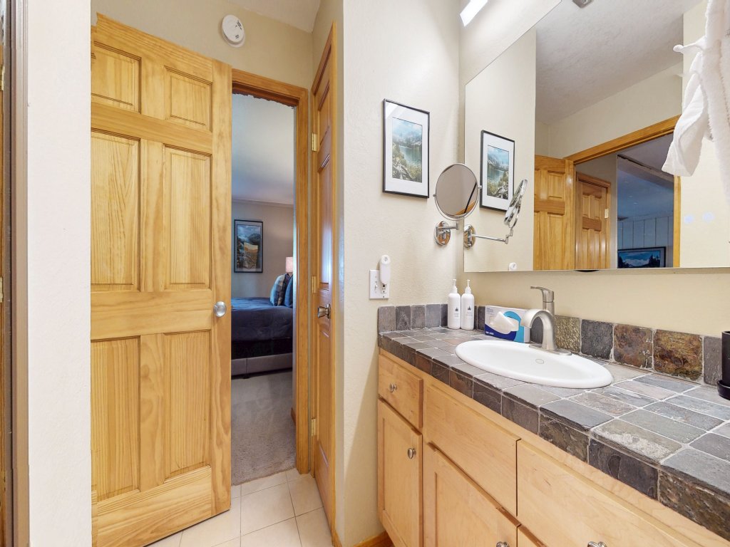 Summit 55 Updated Condo, Walk to Eagle Lodge Vacation Rental in Mammoth Lakes - RedAwning