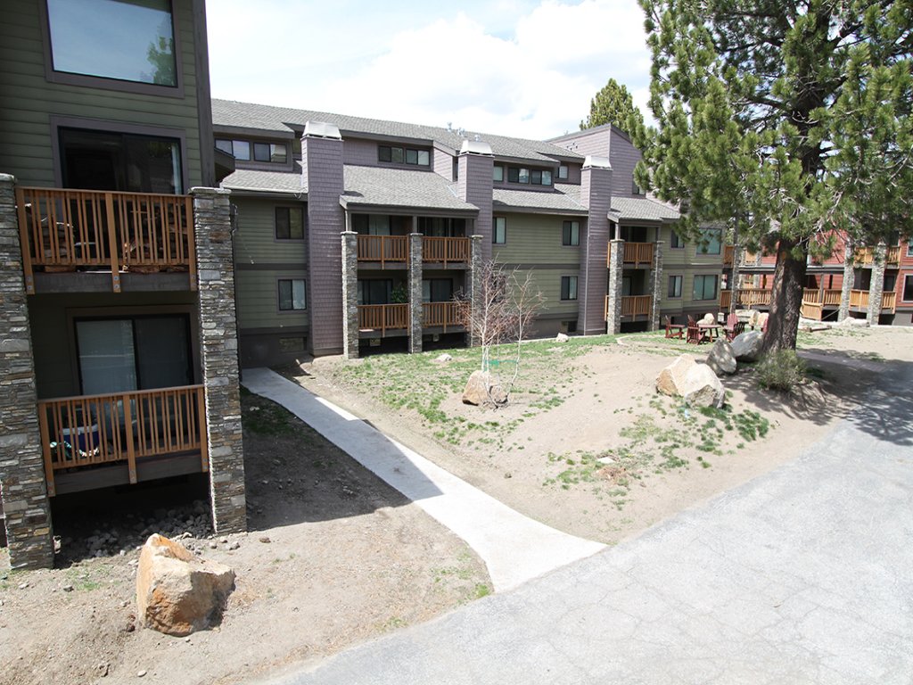 Summit 110 Remodeled Corner Unit, Walk to Eagle Lodge Vacation Rental in Mammoth Lakes - RedAwning