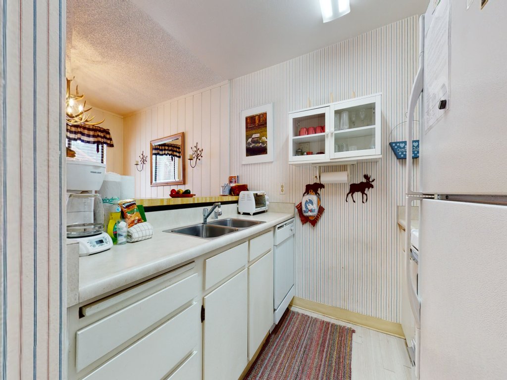 Summit 237 Pet-Friendly, Rustic, On Free Shuttle Route Vacation Rental in Mammoth Lakes - RedAwning