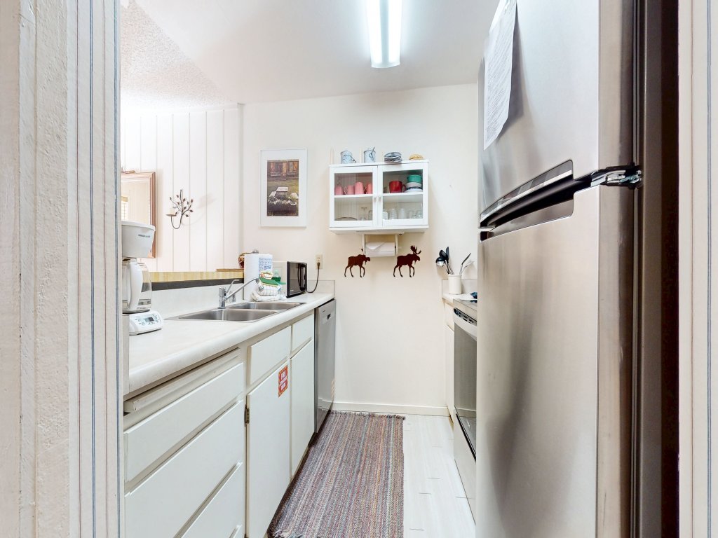 Summit 237 Pet-Friendly, Rustic, On Free Shuttle Route Vacation Rental in Mammoth Lakes - RedAwning