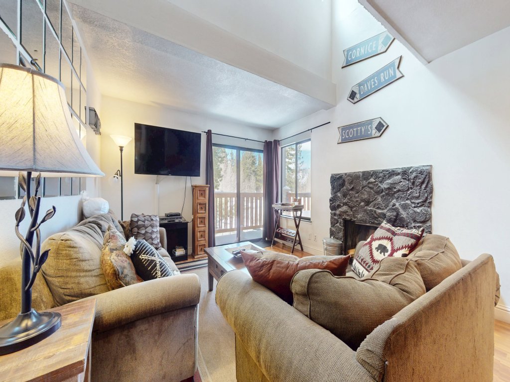 Summit 244 Walk to Eagle, Spacious, Great Complex Amenities Vacation Rental in Mammoth Lakes - RedAwning