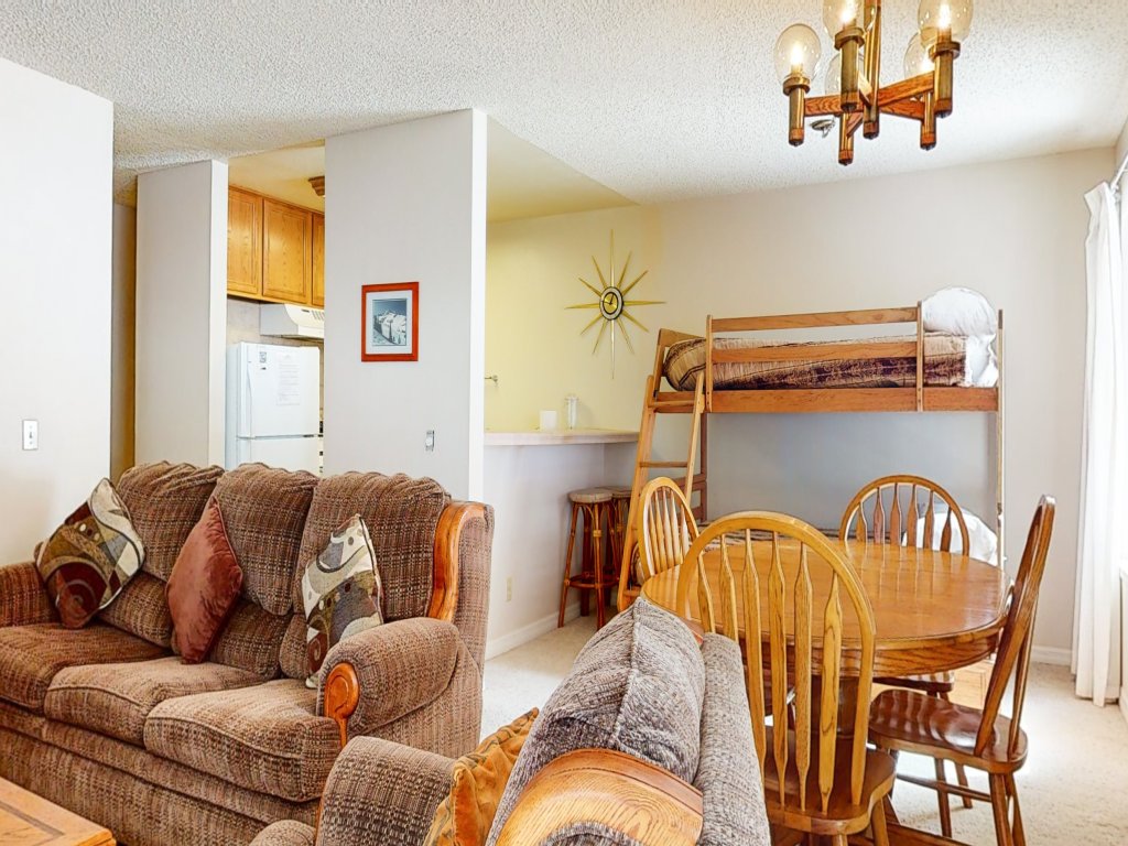 Summit 248 Cute, Walk to Eagle Lodge, Great Complex Amenities Vacation Rental in Mammoth Lakes - RedAwning