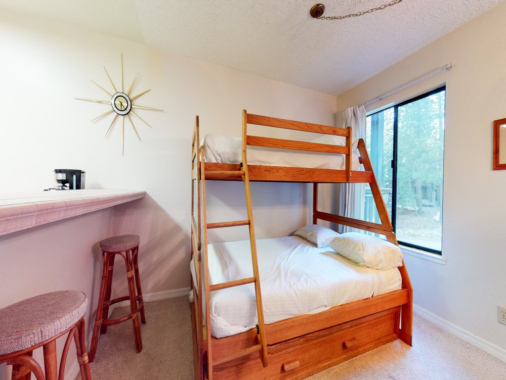 Summit 248 Cute, Walk to Eagle Lodge, Great Complex Amenities Vacation Rental in Mammoth Lakes - RedAwning