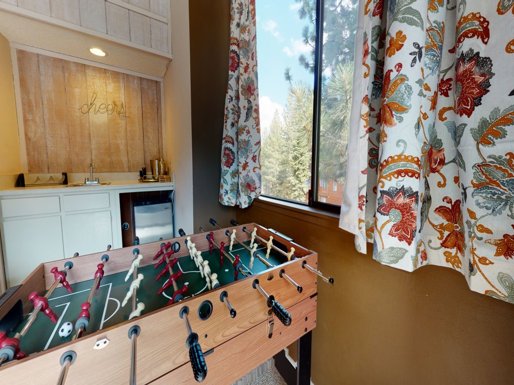 Summit 292 Spacious, Comfortable, Walk to Eagle lodge Vacation Rental in Mammoth Lakes - RedAwning