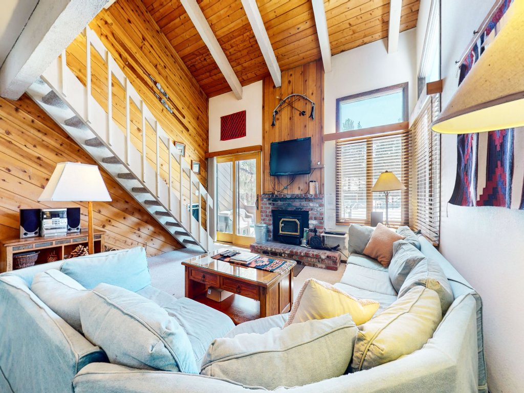 Wildflower 6 Spacious, Rustic, Walk to Shop and Restaurants Vacation Rental in Mammoth Lakes - RedAwning