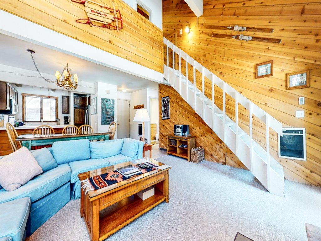 Wildflower 6 Spacious, Rustic, Walk to Shop and Restaurants Vacation Rental in Mammoth Lakes - RedAwning
