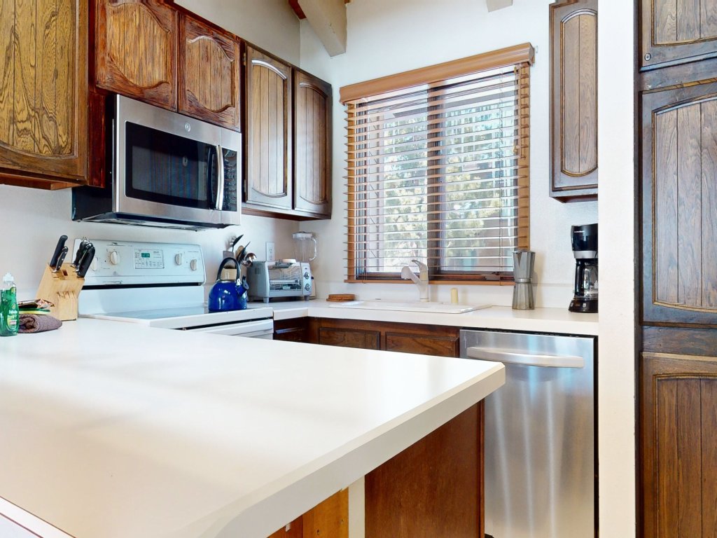 Wildflower 6 Spacious, Rustic, Walk to Shop and Restaurants Vacation Rental in Mammoth Lakes - RedAwning