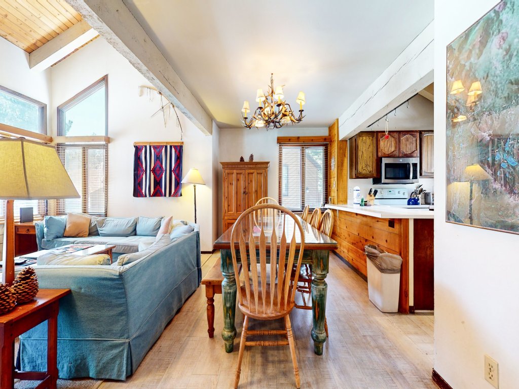 Wildflower 6 Spacious, Rustic, Walk to Shop and Restaurants Vacation Rental in Mammoth Lakes - RedAwning