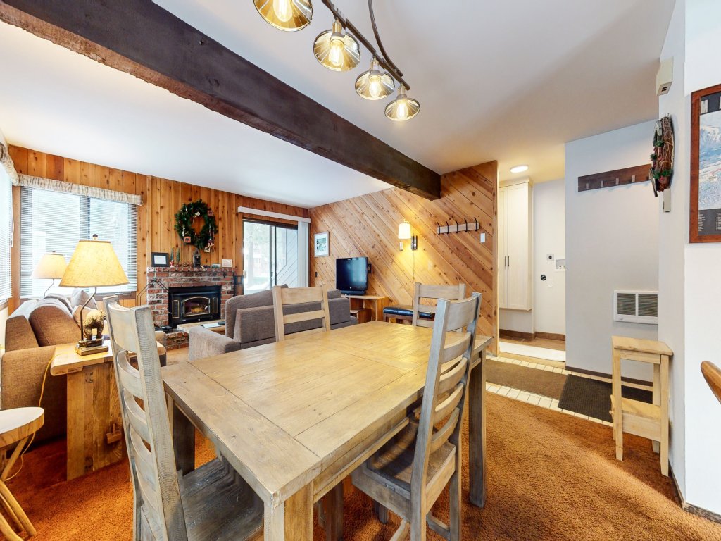 Wildflower 37 Cozy, Quaint, Walk to Shop and Restaurants Vacation Rental in Mammoth Lakes - RedAwning
