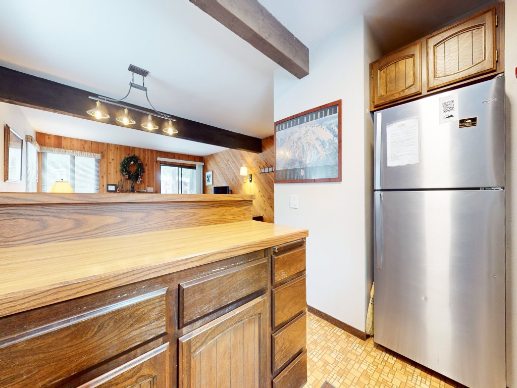Wildflower 37 Cozy, Quaint, Walk to Shop and Restaurants Vacation Rental in Mammoth Lakes - RedAwning