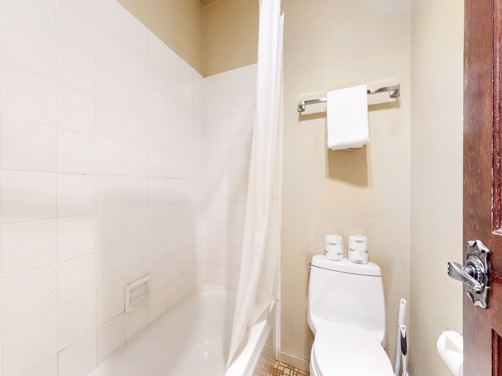 Wildflower 39 Rustic, Comfortable, Walk to Shop and Restaurants Vacation Rental in Mammoth Lakes - RedAwning