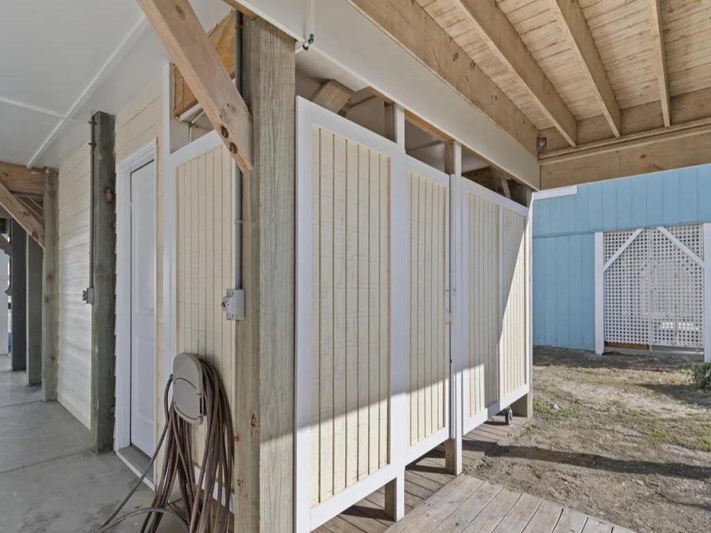 1 EZ Access / 127 Ocean Blvd West Vacation Rental in Holden Beach - RedAwning