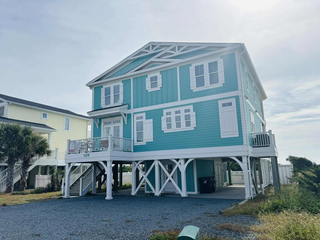 1 Fine Day / 129 Ocean Blvd West Vacation Rental in Holden Beach - RedAwning
