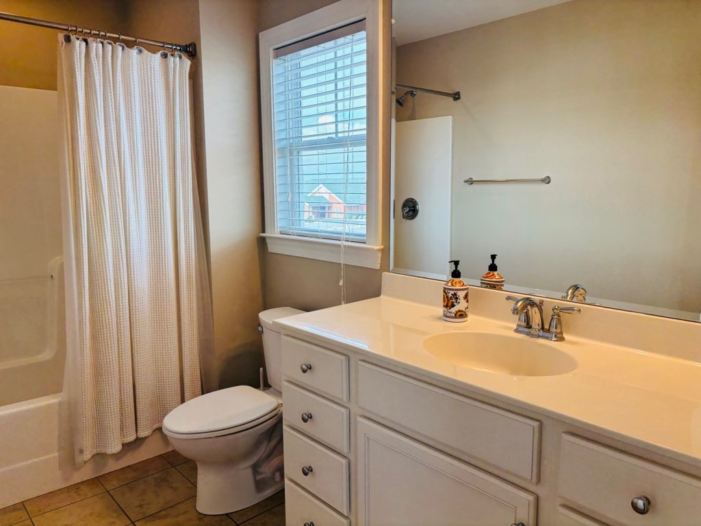 1 Fine Day / 129 Ocean Blvd West Vacation Rental in Holden Beach - RedAwning