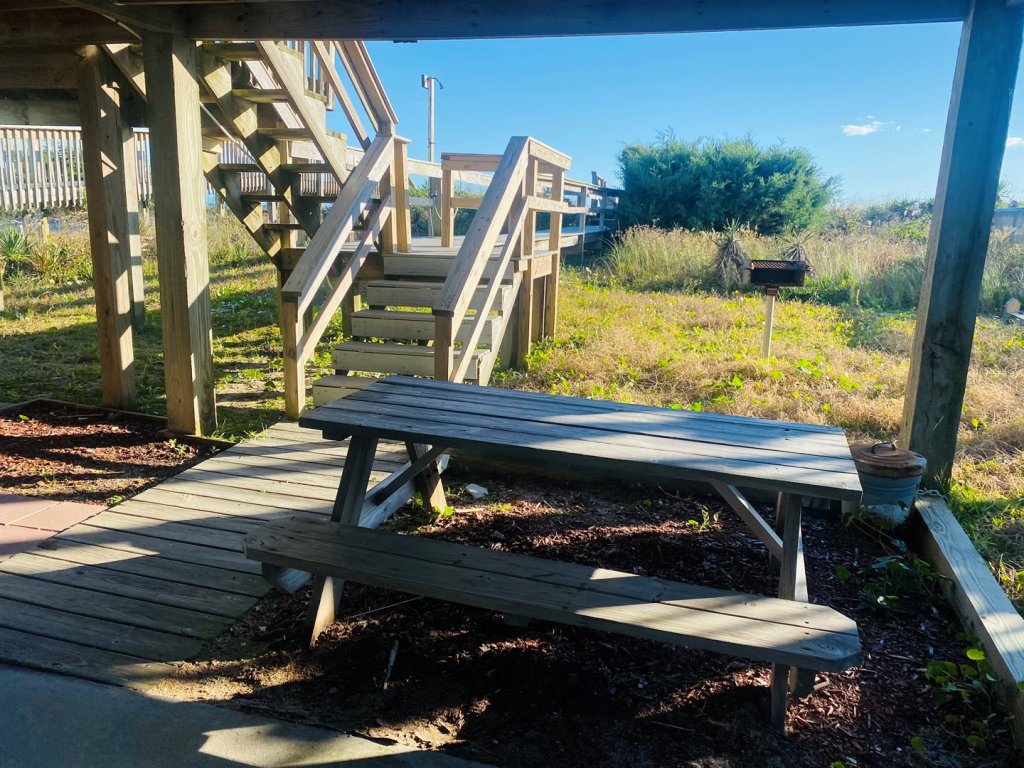 3/4 Time / 569 Ocean Blvd West Vacation Rental in Holden Beach - RedAwning