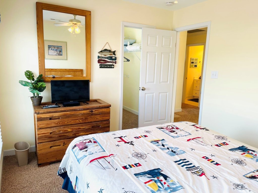 Angling Inn / 111 Frigate Vacation Rental in Holden Beach - RedAwning