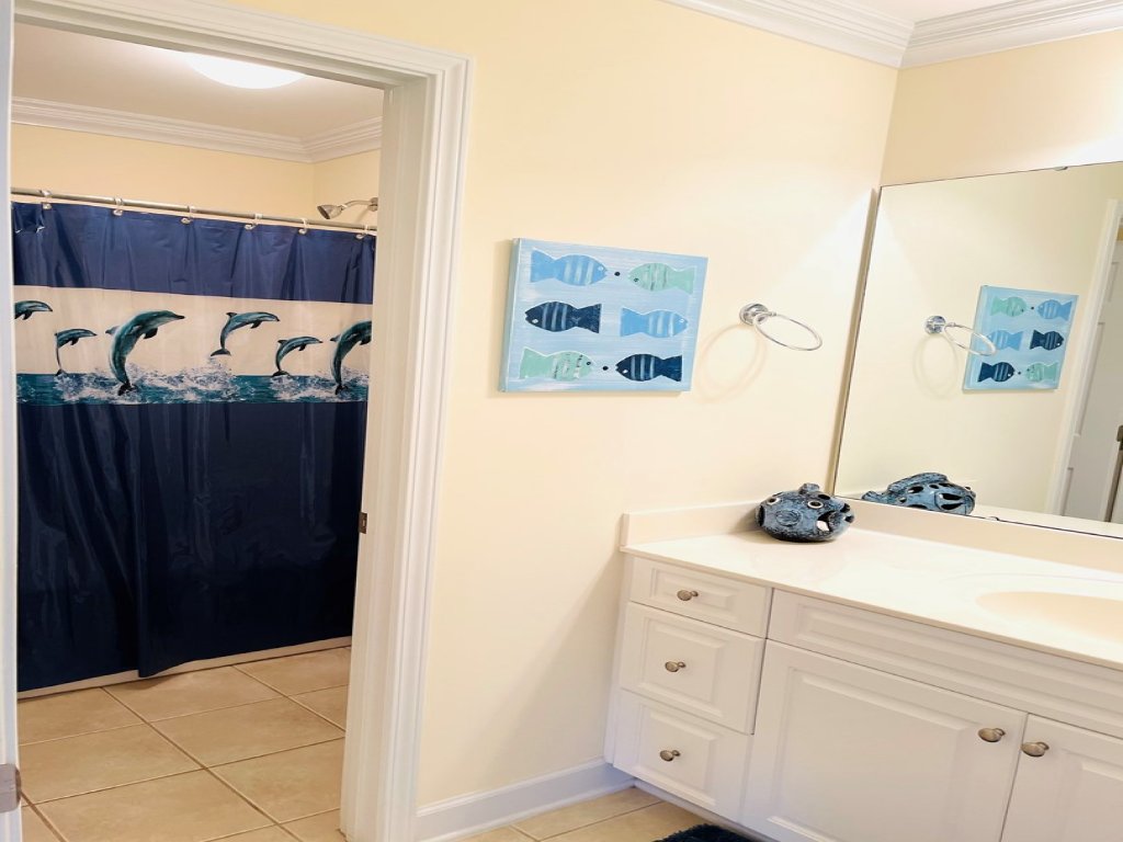 Angling Inn / 111 Frigate Vacation Rental in Holden Beach - RedAwning