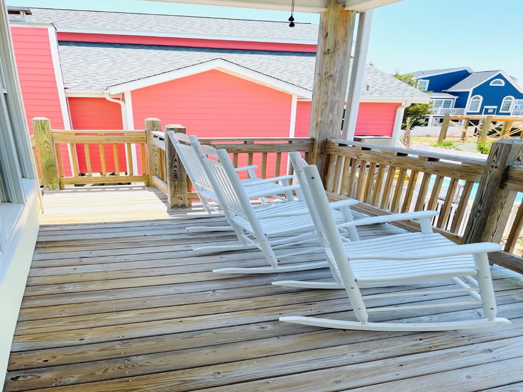 Angling Inn / 111 Frigate Vacation Rental in Holden Beach - RedAwning