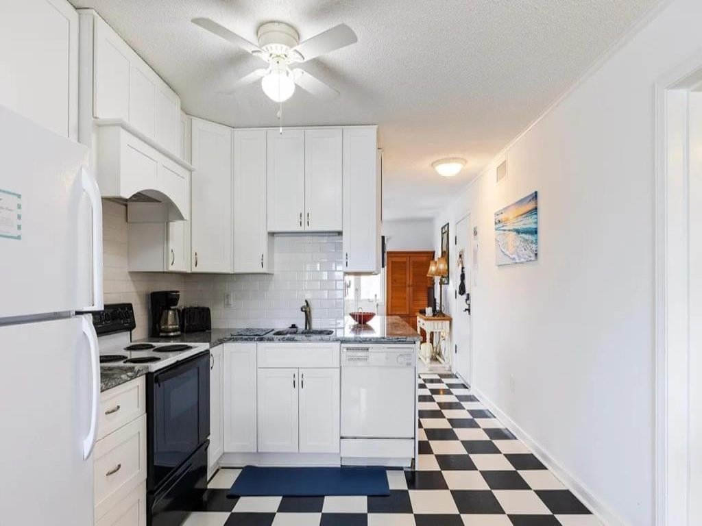 Beauty & The Beach - 8B / 1068 Ocean Blvd West Vacation Rental in Holden Beach - RedAwning