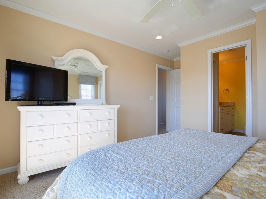 Happy Is As Happy Does / 840 Ocean Blvd West Vacation Rental in Holden Beach - RedAwning