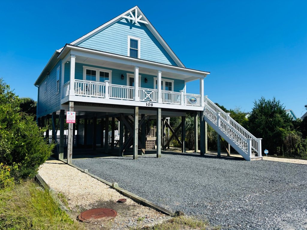 Blue Sunset / 108 Seagull Dr Vacation Rental in Holden Beach - RedAwning