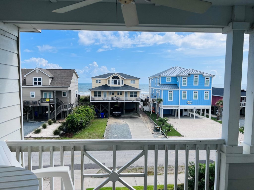 Carpe Diem / 714 Ocean Blvd West Vacation Rental in Holden Beach - RedAwning