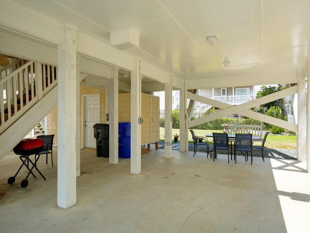 Casa de la Playa / 110 Marshwalk Vacation Rental in Holden Beach - RedAwning