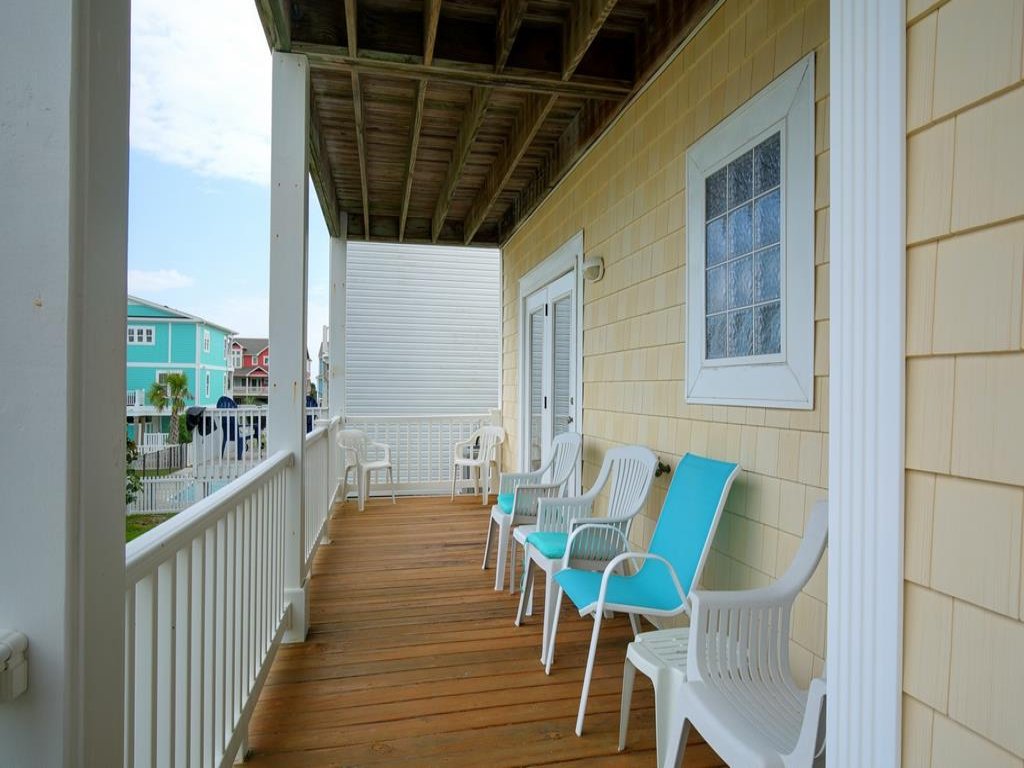 Casa de la Playa / 110 Marshwalk Vacation Rental in Holden Beach - RedAwning
