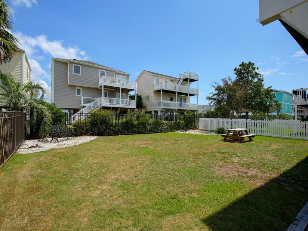 Casa de la Playa / 110 Marshwalk Vacation Rental in Holden Beach - RedAwning