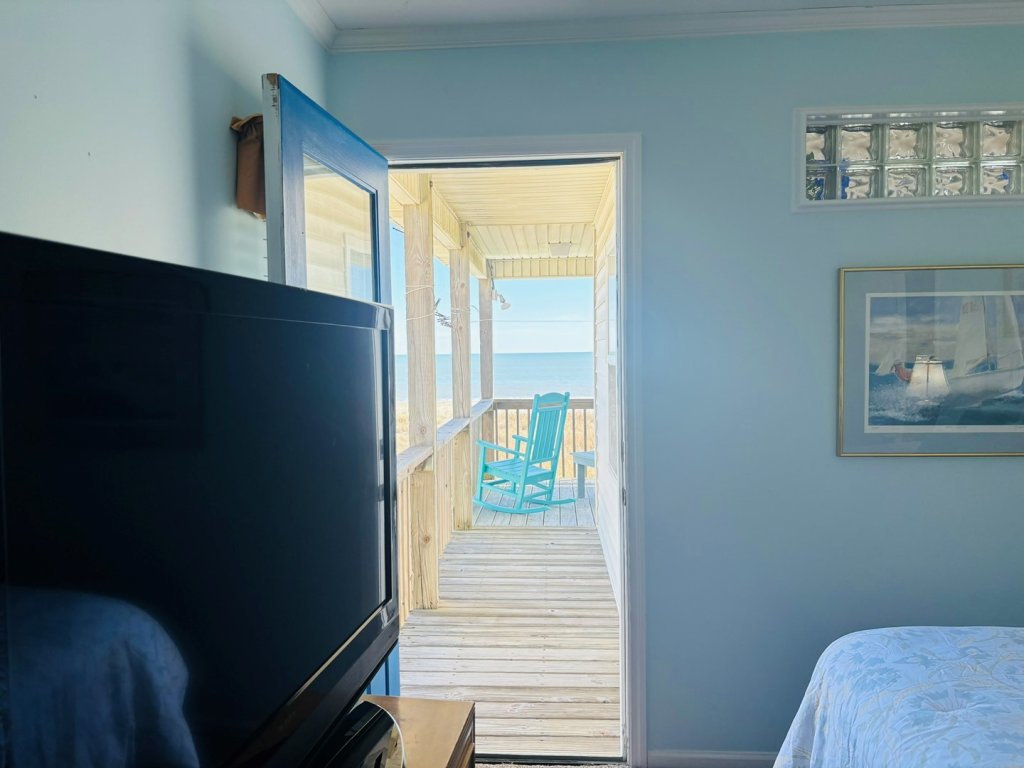 Clamelot / 221 Ocean Blvd West Vacation Rental in Holden Beach - RedAwning