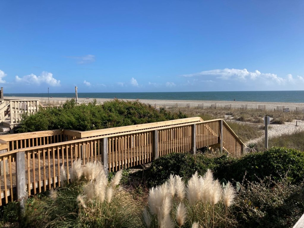 Coast 'N Along / 122 Ocean Blvd East Vacation Rental in Holden Beach - RedAwning