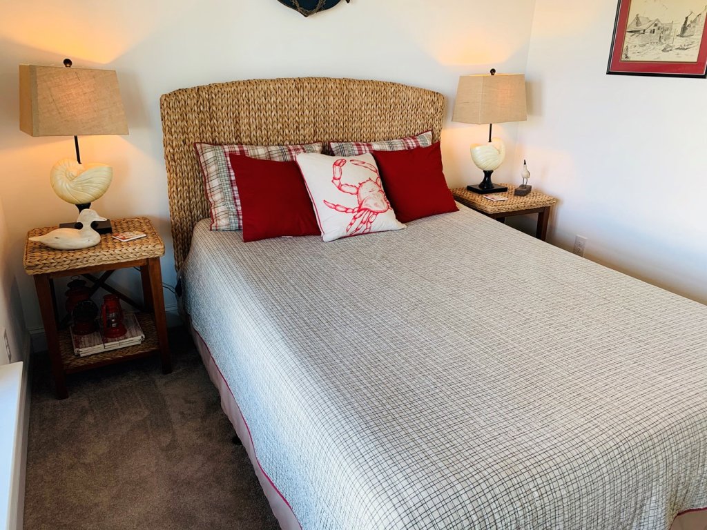 Compass Rose / 109 Sunshine Vacation Rental in Holden Beach - RedAwning