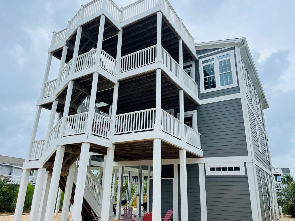 Compass Rose / 109 Sunshine Vacation Rental in Holden Beach - RedAwning